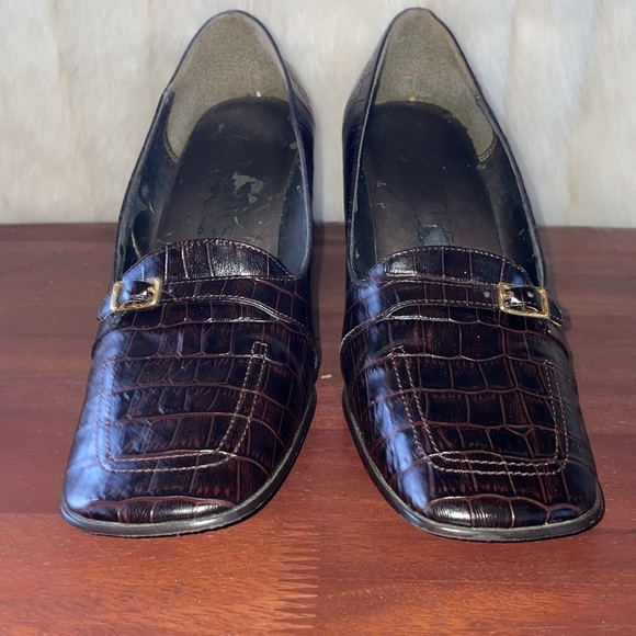 Nina Square Toe Chocolate Croc Embossed Alligator Pumps Gold Buckle Hardware Sz9 - Picture 4 of 10